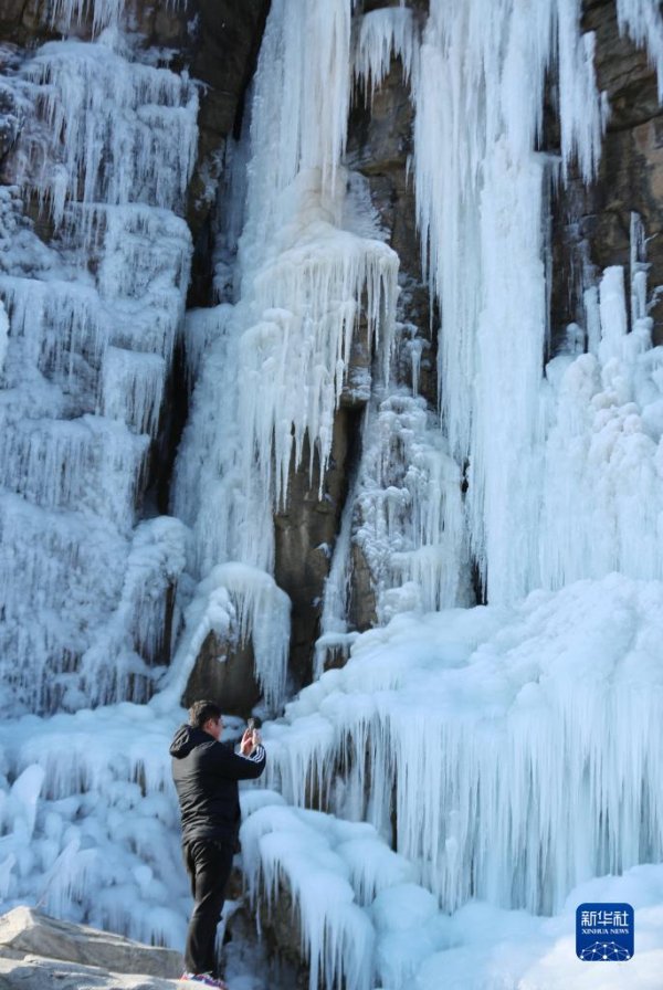 美港通配资 山东沂南：冰瀑奇韵