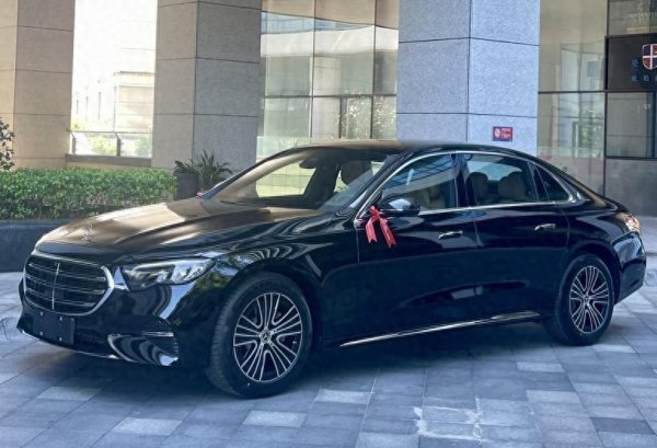 三星证券 奔驰E级价格“大跳水”！跌至31.98万起，30天卖出9524辆