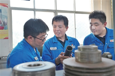 富明配资 实现从一个人的闪光到一群人的闪耀