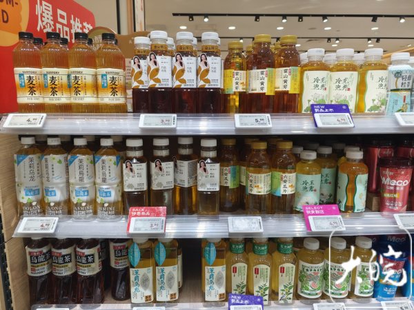 赤盈配资 健康风潮席卷夏日饮品市场：无糖纯茶成年轻人“新宠”_大皖新闻 | 安徽网